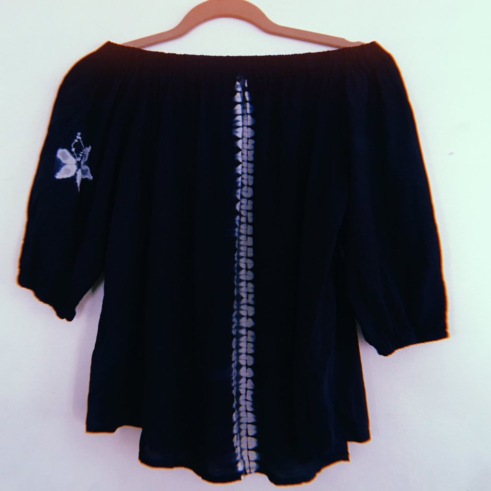 Off-Shoulder Blouse - Picture 2 of 3